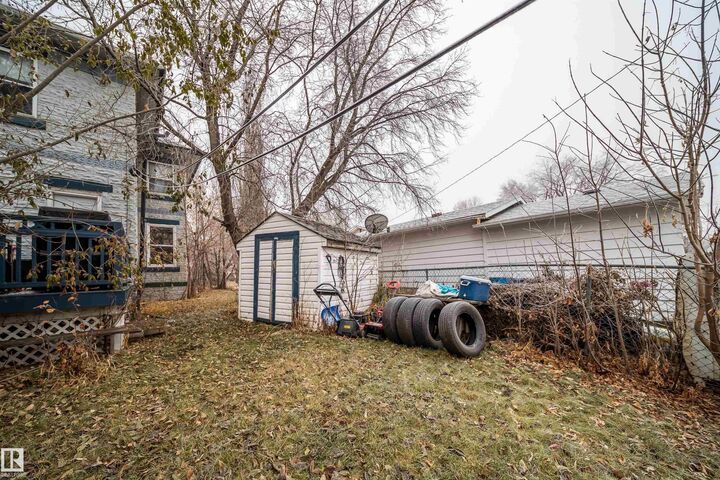 Property Photo:  5306 47 Street  AB T9A 1E3 