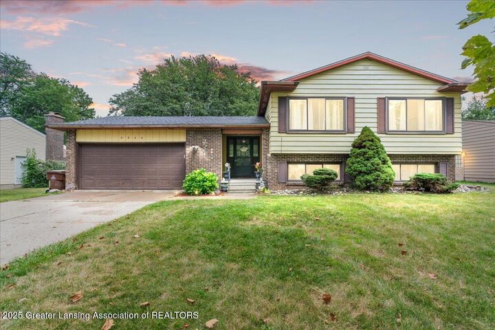 2524 Newport Dr Drive  Lansing MI 48906 photo