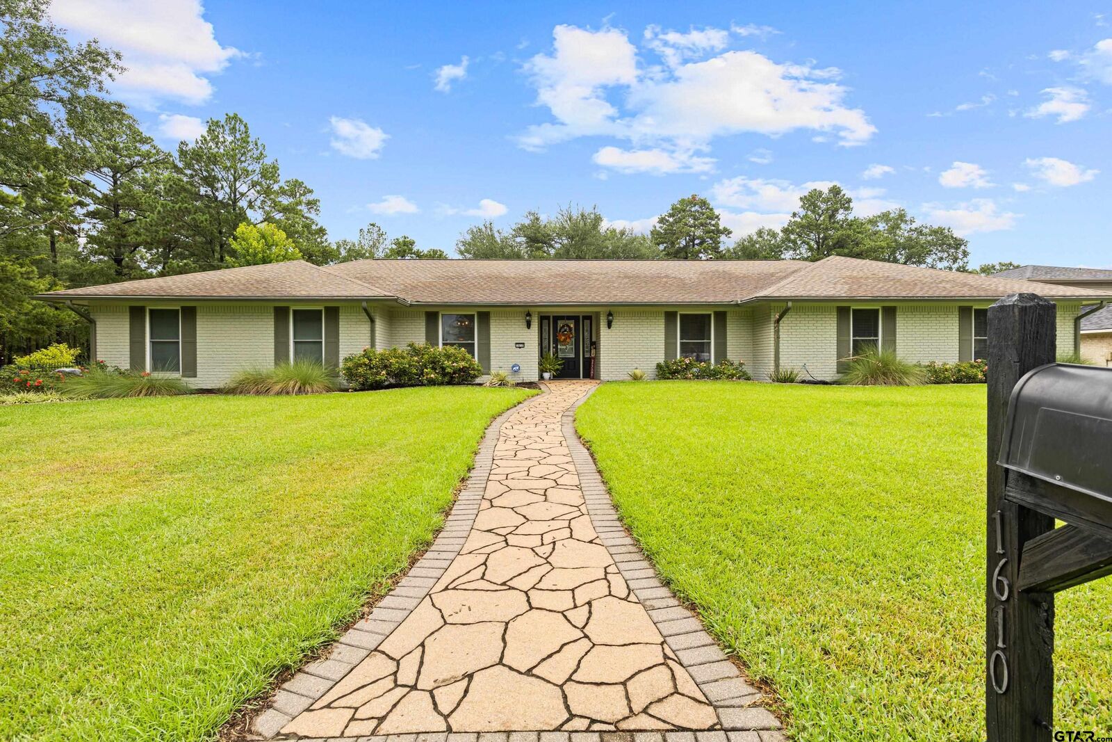 Property Photo:  1610 Pinecrest Dr  TX 75644 