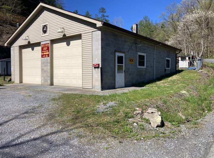 Property Photo:  141 Pine Gap Rd  WV 24986 