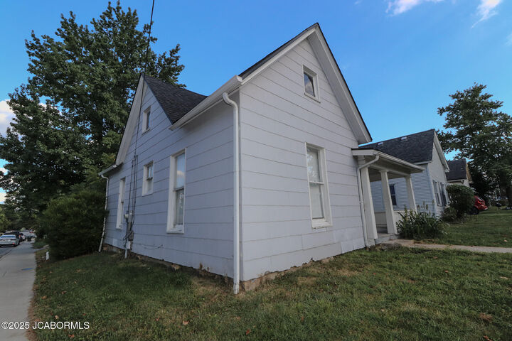 Property Photo:  916 Grand Street  MO 65251 