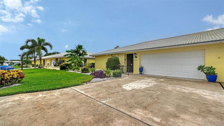 Property Photo: 3741 Amesbury Lane 5607 FL 34232