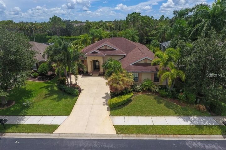 Property Photo: 7914 Edmonston Circle FL 34201
