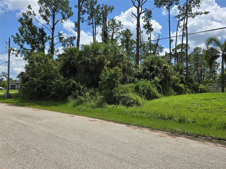 Property Photo:  Trentwood Lane  FL 34286 