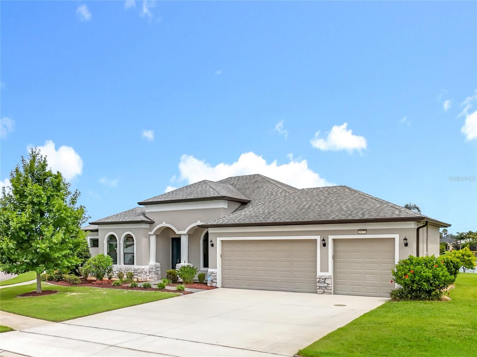Property Photo:  1977 Weymouth Court  FL 32757 