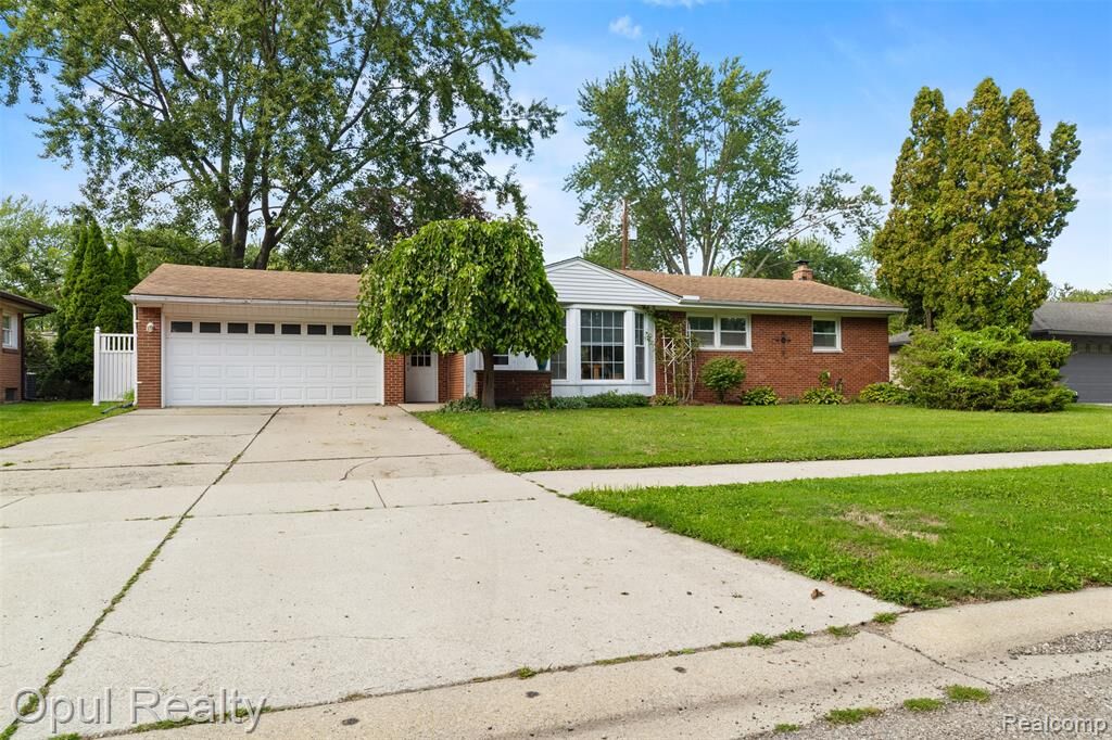 Property Photo:  23661 Demley Drive  MI 48035 2917 