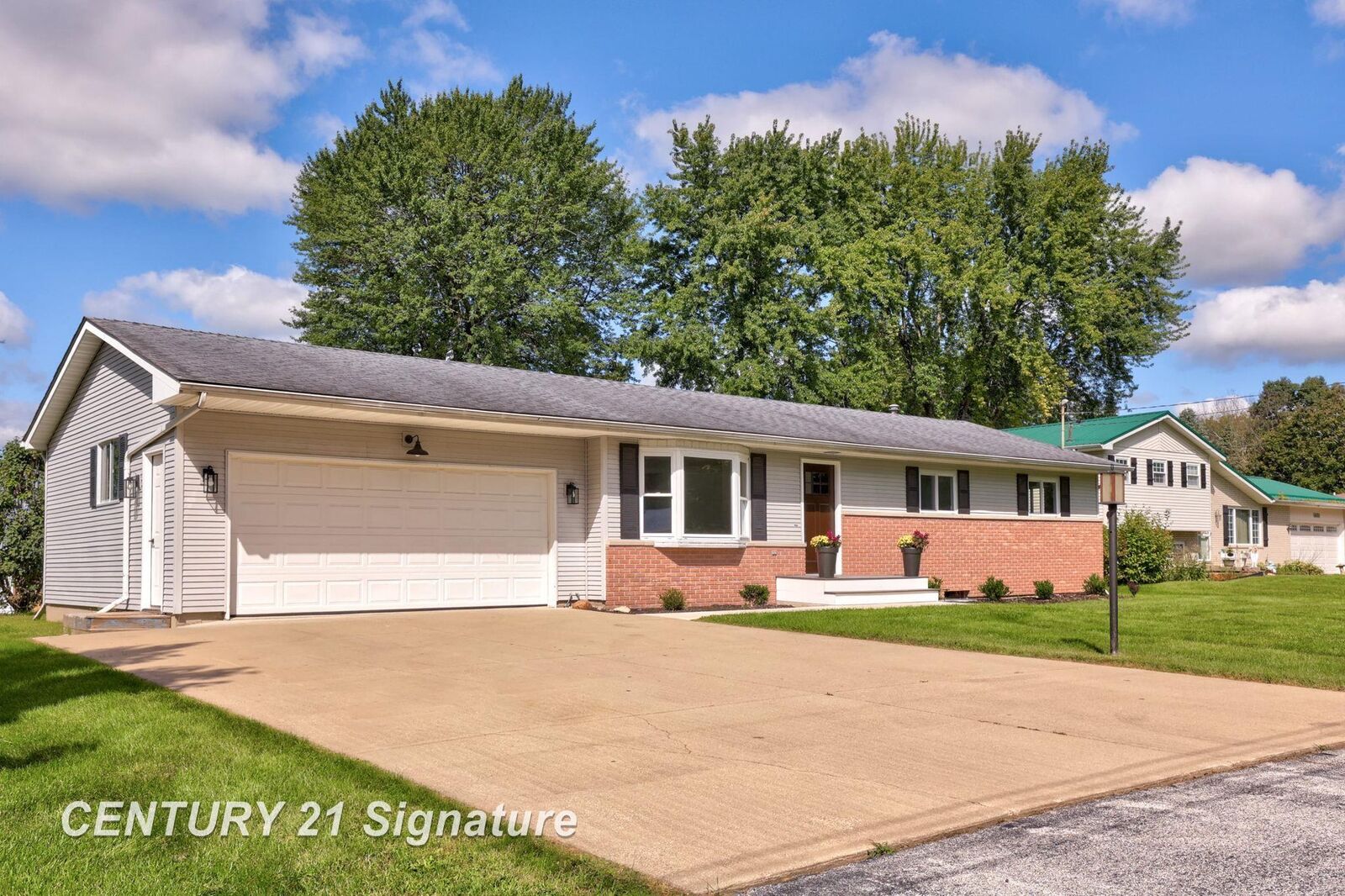 Property Photo: 4369 Meadowbrook Drive MI 48623