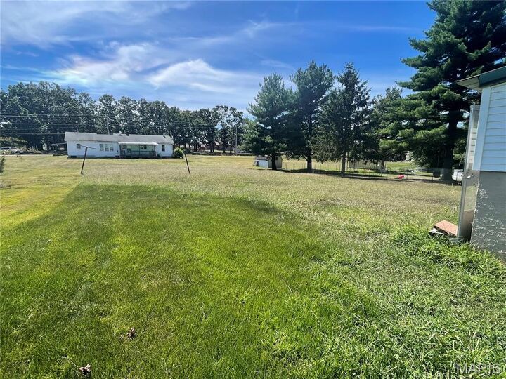 Property Photo:  813 E Jack Street  MO 65560 
