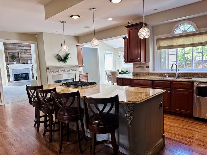 Property Photo: 2321 Courtland Court IL 60502