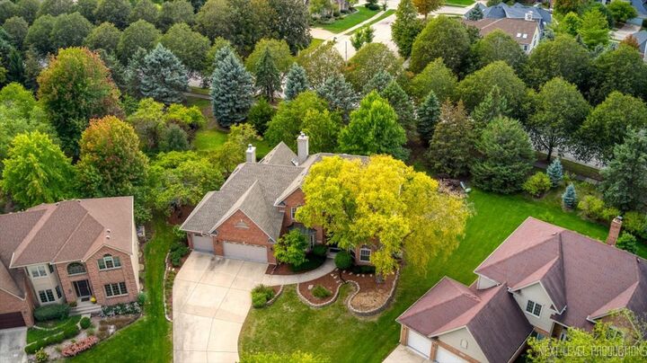 Property Photo:  2321 Courtland Court  IL 60502 