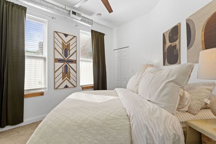 Property Photo: 2027 N California Avenue E1 IL 60647