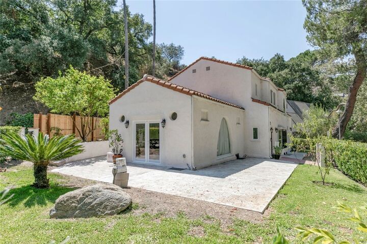 Property Photo: 2644 E Chevy Chase Drive CA 91206