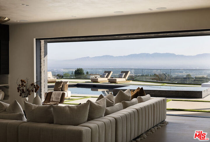 Property Photo:  16401 Mulholland Drive  CA 90049 