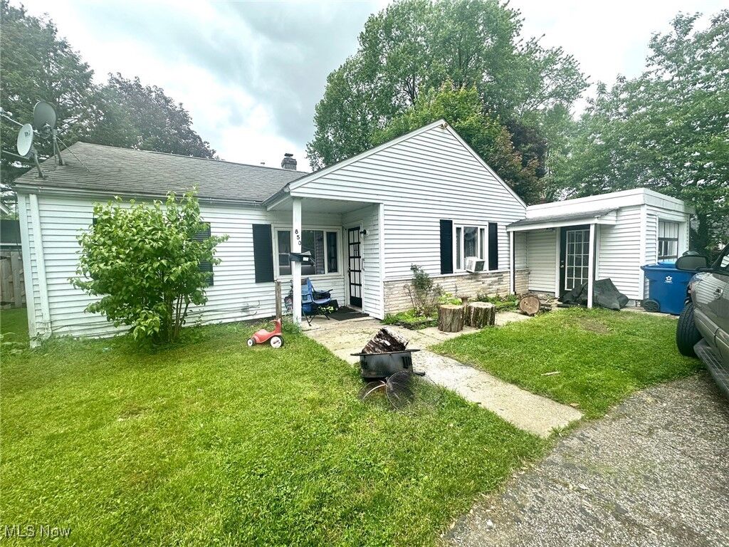 Property Photo:  850 Bank Street  OH 44077 