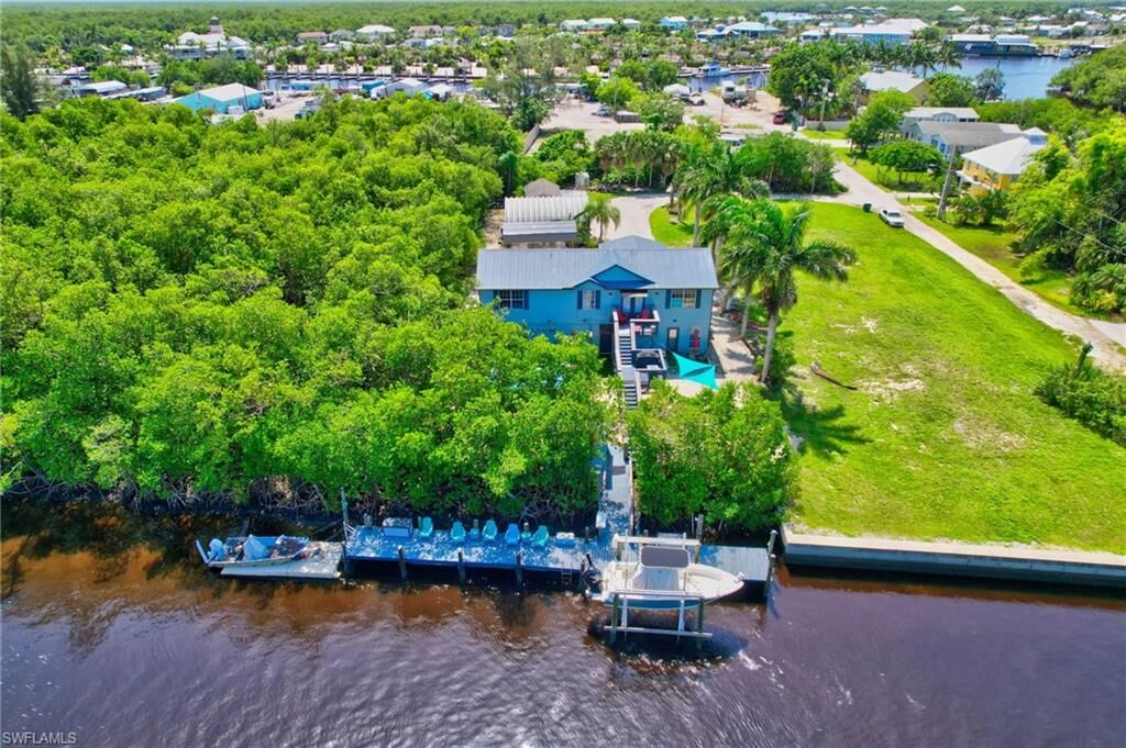 Property Photo: 936 Panther Creek Ln 1 FL 34139