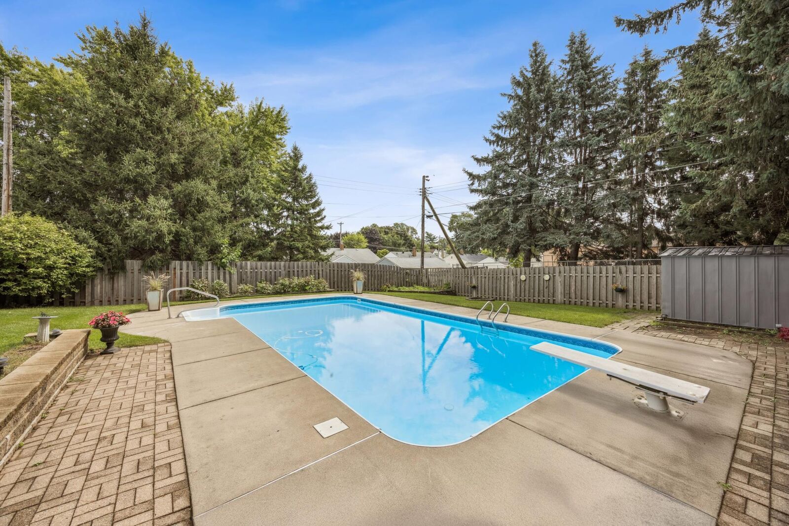 Property Photo: 560 California Avenue E MN 55130