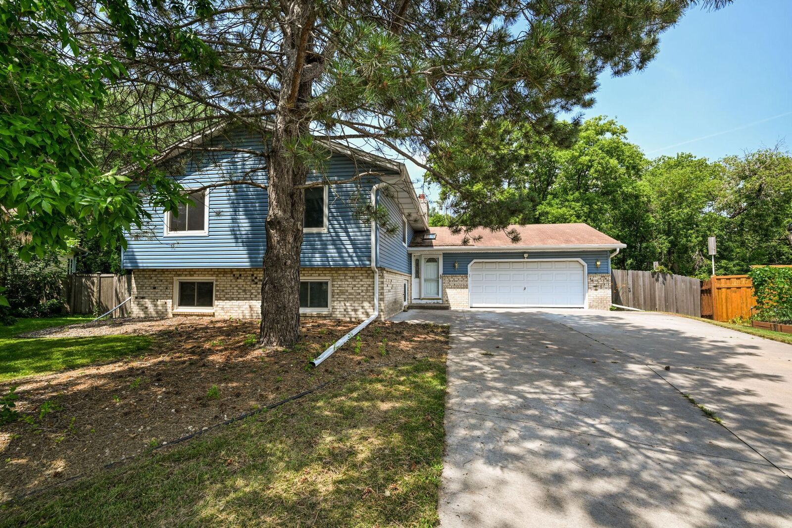 Property Photo:  6215 Cavell Avenue N  MN 55428 