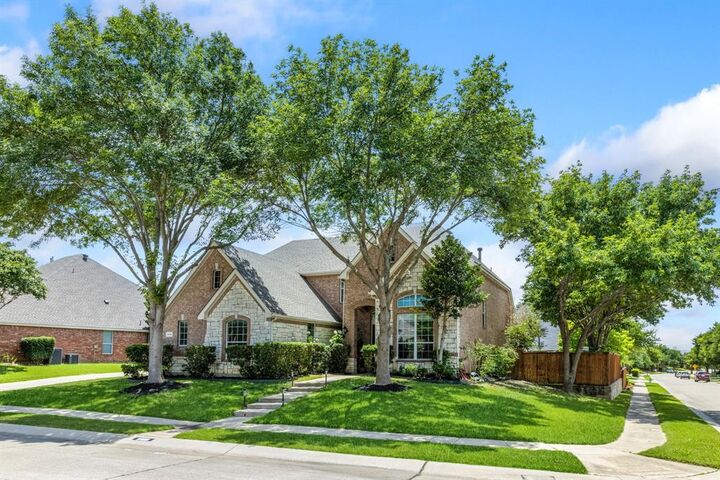 Property Photo: 8905 Glen Garden Drive TX 75072