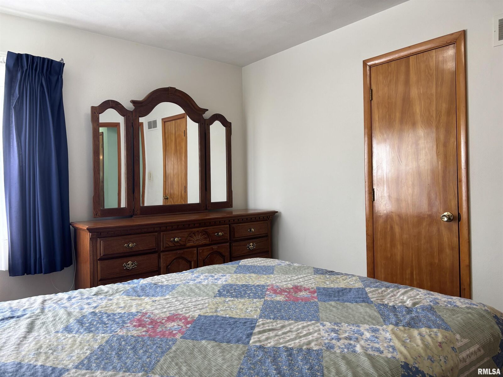 Property Photo: 823 Lawndale Street IL 61540