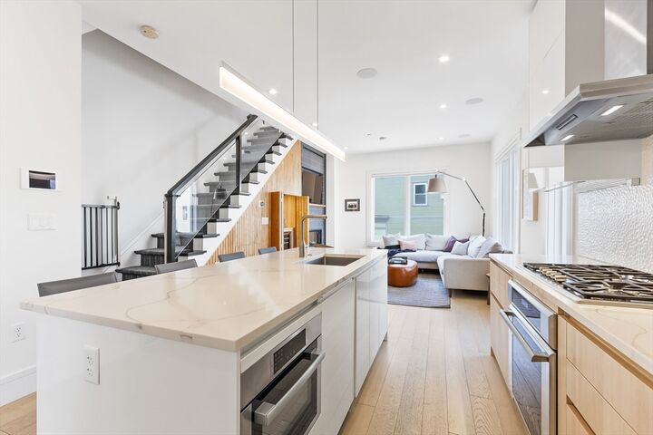 Property Photo:  502 E 3rd St 1  MA 02127 