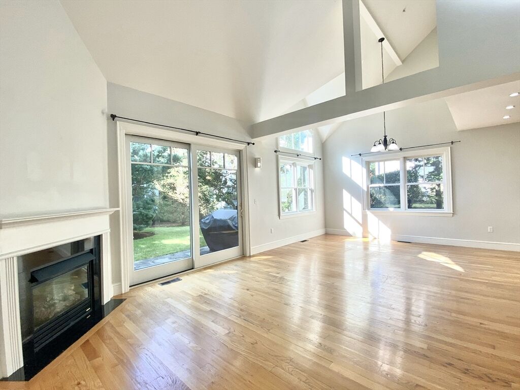 Property Photo:  8 Courtyard Place 8  MA 02420 