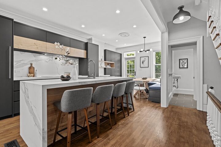 Property Photo:  6 Dartmouth Place 6  MA 02116 