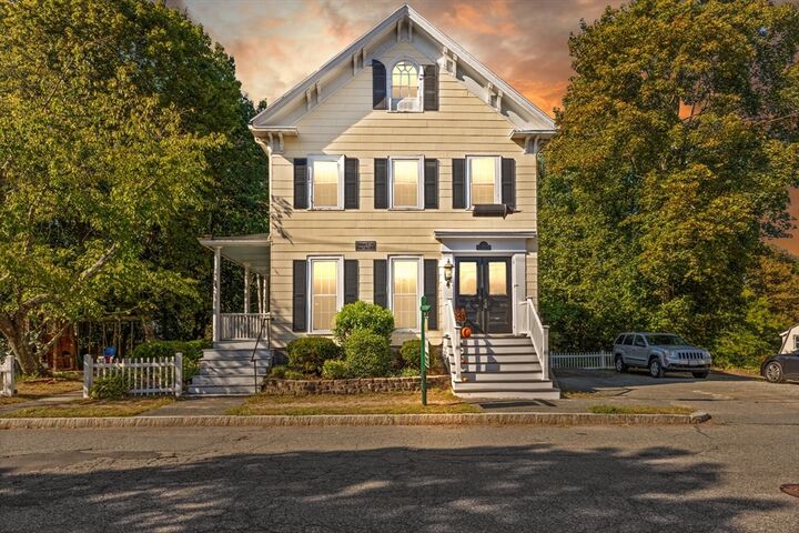 Property Photo:  22 Union Street 1  MA 01867 