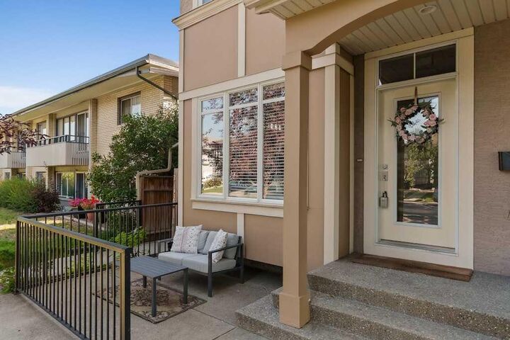 Property Photo:  1930 35 Street SW 1  AB T3E 2X3 