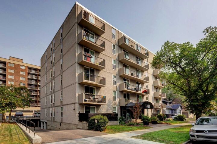 Property Photo: 1328 13 Avenue SW 602 AB T3C 0T3