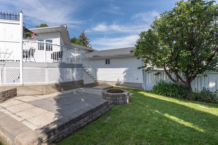 Property Photo: 5905 54 Avenue AB T4V 4L2