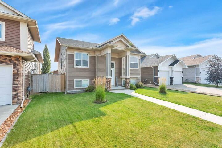 Property Photo: 34 Iron Wolf Court AB T4L 0E9