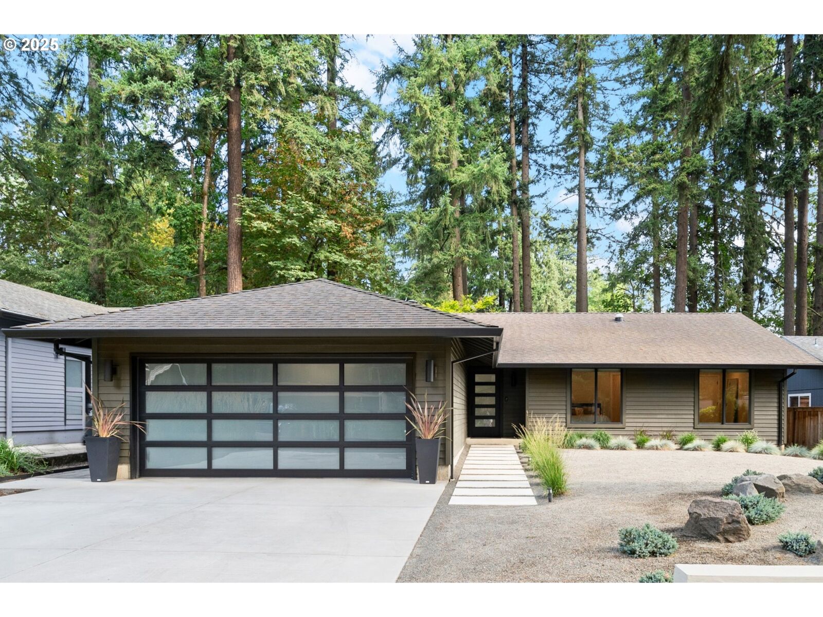 Property Photo: 4291 Collins Way OR 97035