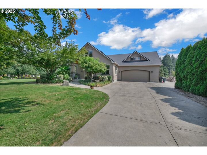 Property Photo: 84545 Drew Ln OR 97455