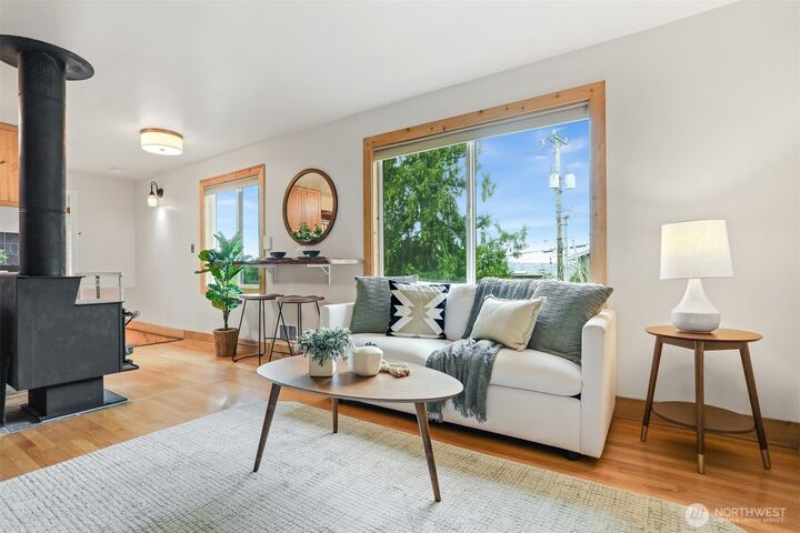 Property Photo: 4320 Palatine Avenue N WA 98103