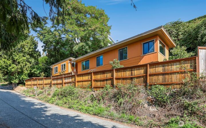 Property Photo:  4320  Palatine Avenue N  WA 98103 