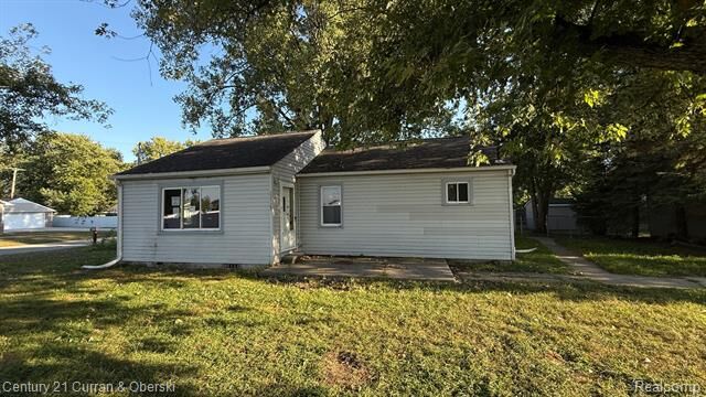 Property Photo:  23725 Bredow Avenue  MI 48174 