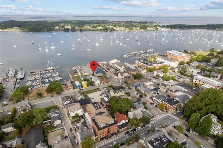 Property Photo:  227 Thames Street 1  RI 02809 