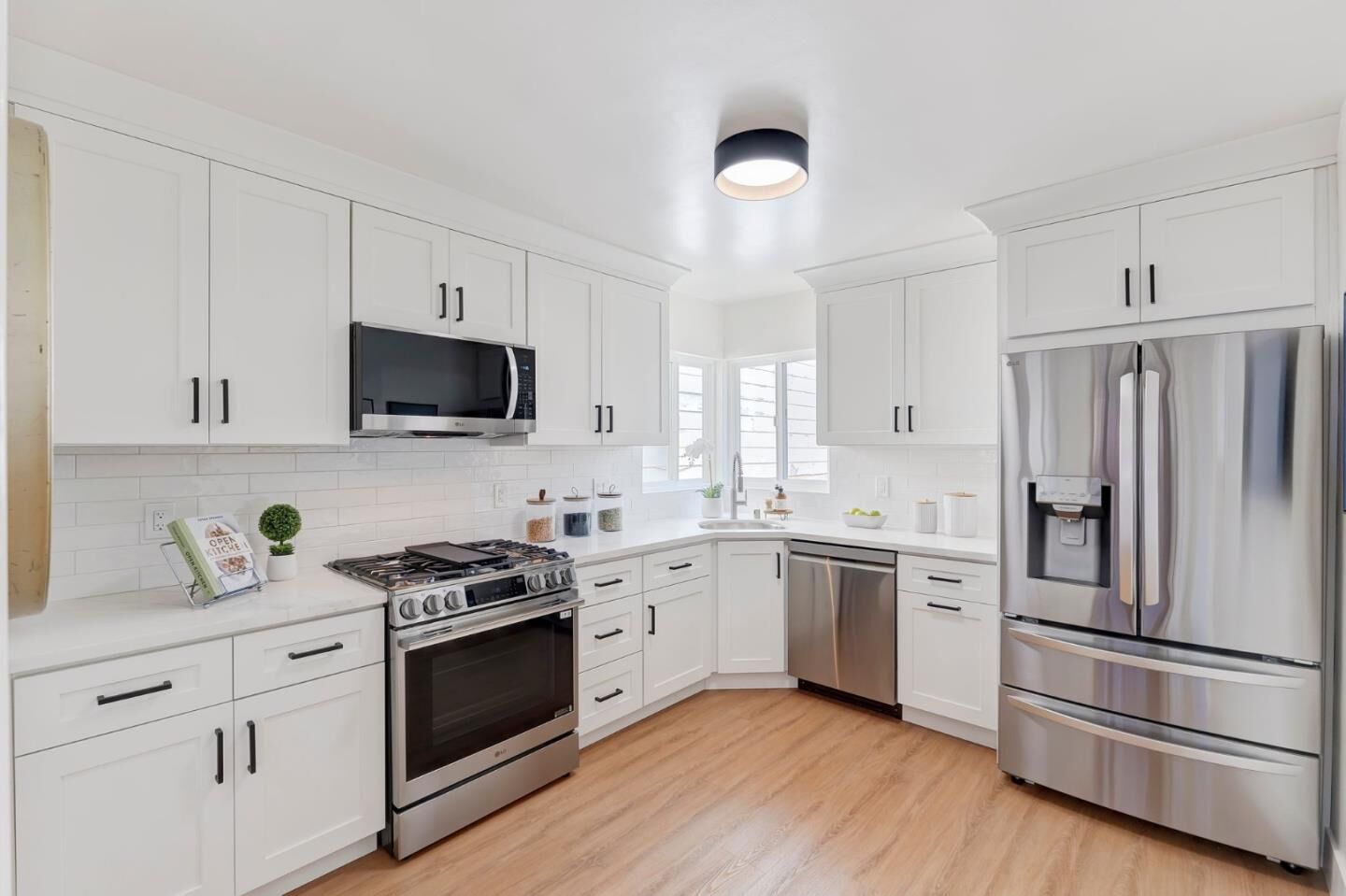Property Photo:  516 Maple Avenue  CA 94066 