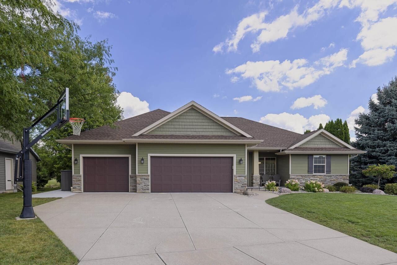 Property Photo: 2016 Savanna Drive WI 53546