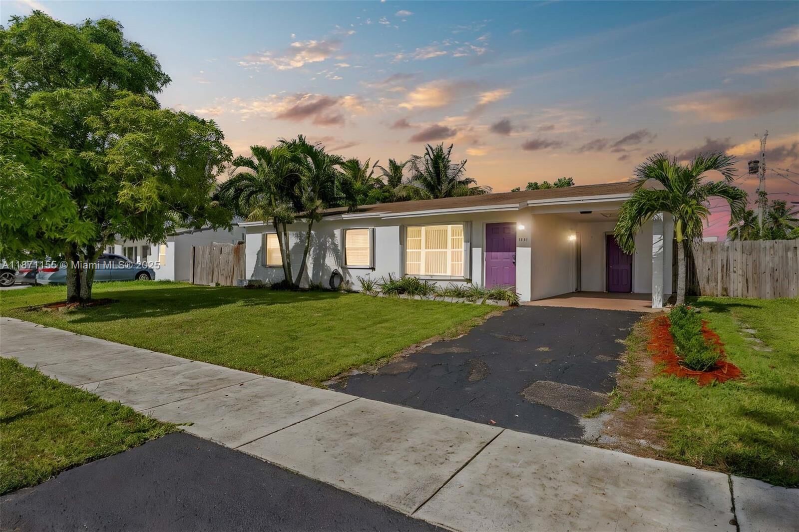 Property Photo: 1601 SW 68th Ter FL 33068
