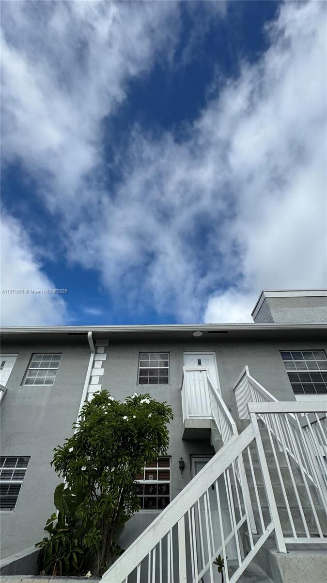 Property Photo: 438 NE 210th Cir Ter 204-4B FL 33179