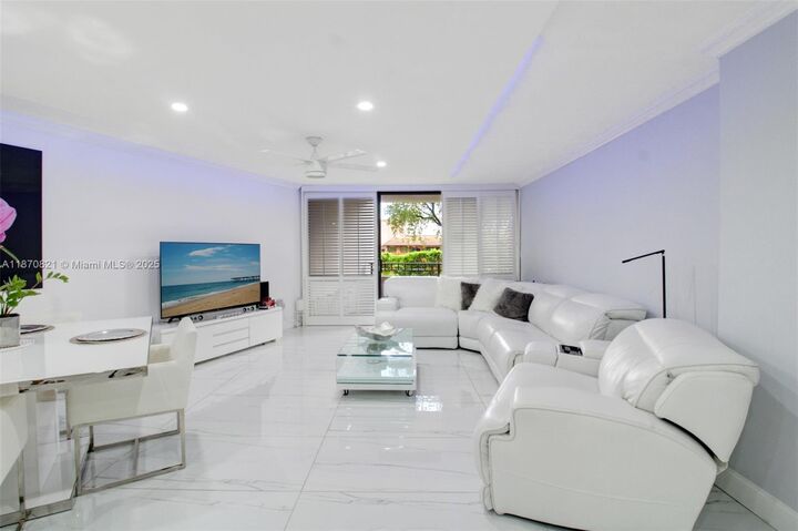 Property Photo: 13951 Kendale Lakes Cir 103A FL 33183