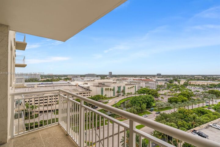 19501 W Country Club Dr 1410  Aventura FL 33180 photo