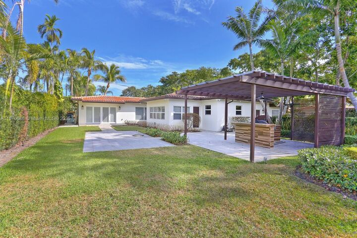 Property Photo: 1545 Baracoa Ave FL 33146