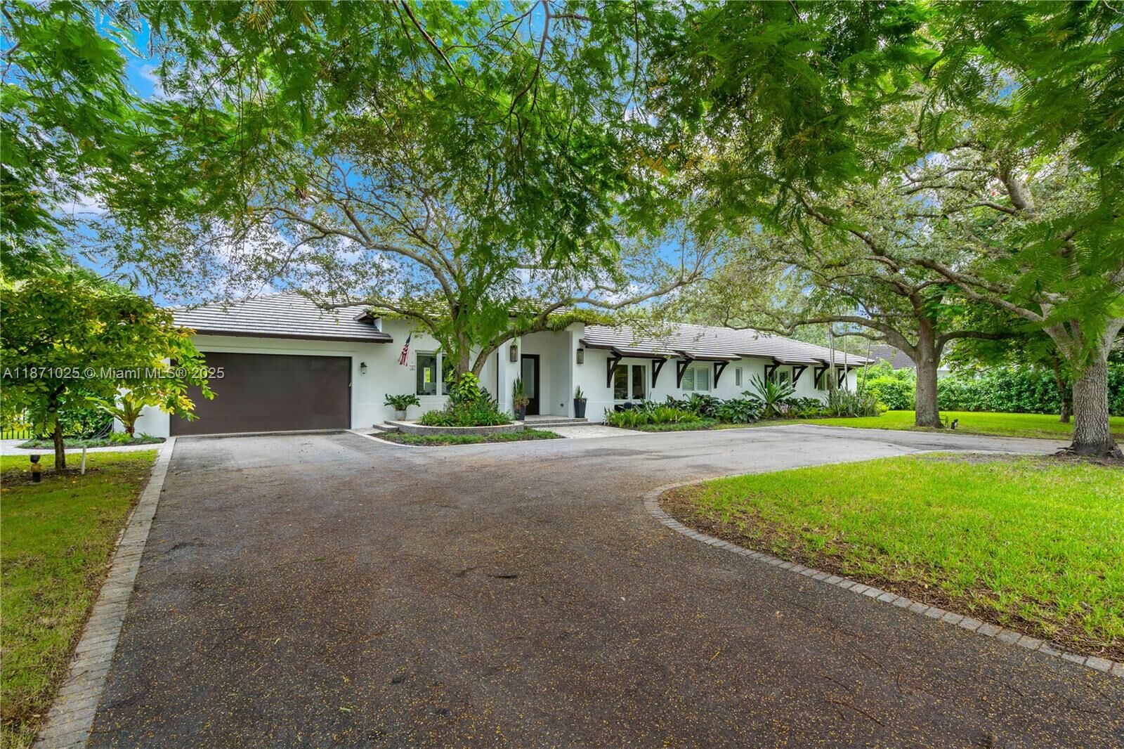 Property Photo:  11835 SW 91st Ave  FL 33176