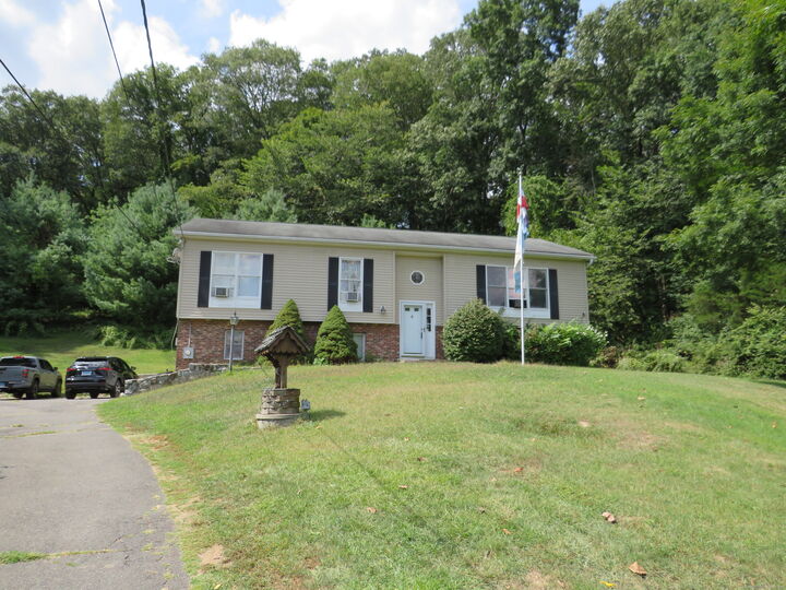 Property Photo:  15 Hayestown Heights  CT 06811 