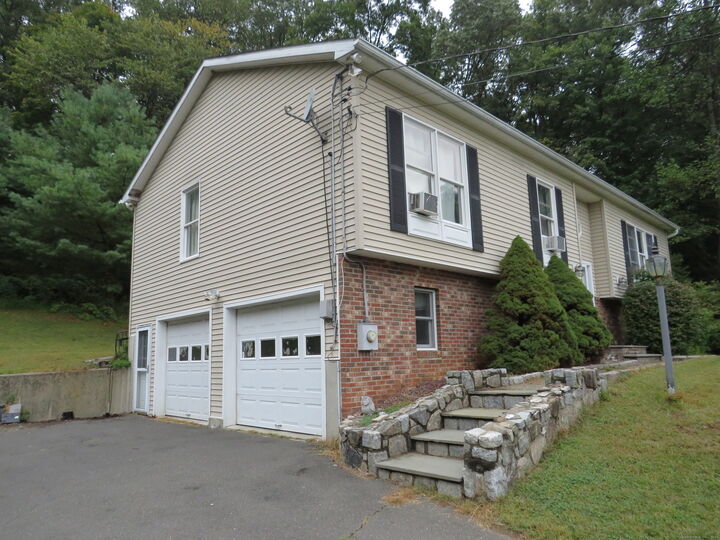 Property Photo:  15 Hayestown Heights  CT 06811 