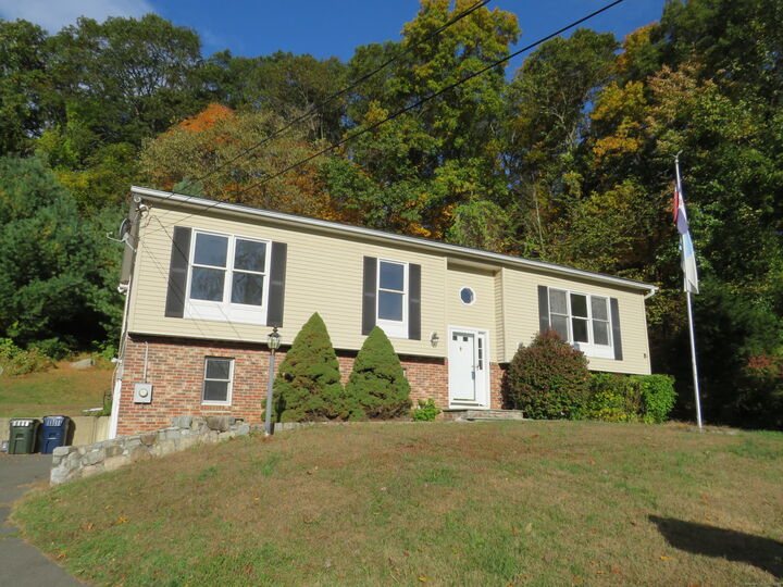 Property Photo: 15 Hayestown Heights CT 06811