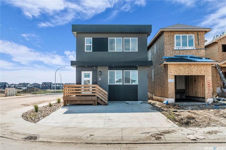 Property Photo:  533 Sharma Crescent  SK S7W 1K5 