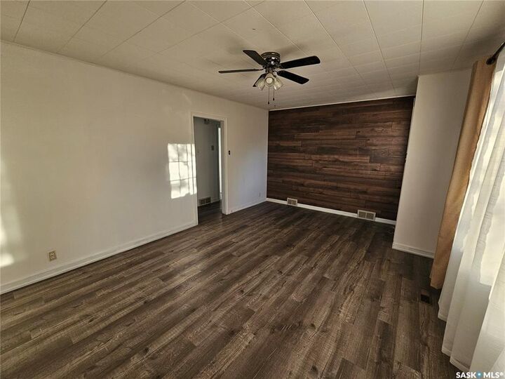 Property Photo:  399 9th Avenue NW  SK S9H 1A8 